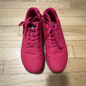 Gently used NOBULL MAGENTA TRAINER (WOMEN'S). Size 8. No box.
